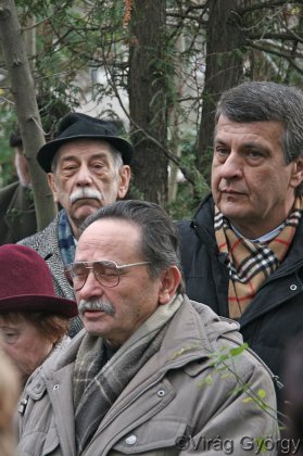 Dr. Olsvai Imre és vass Dániel a sírkőavatáson
